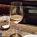 焼き鳥 とりら - 白ワイン。（ソーヴィニヨン・ブラン）