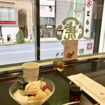 虎屋菓寮 銀座店 - 中央通りを眺めながら♪