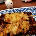 鳥田中 - 袖もと※希少部位｡｡｡あれ？ネコがいる