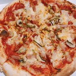 Pizza Carbo - ミックスピザ 590円