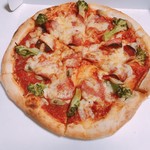 Pizza Carbo - ペパロニのピザ 590円