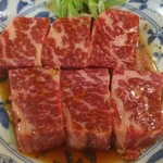 焼肉 平安郷 - 厚切りカルビ。