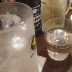 焼肉 平安郷 - 黒ホッピーセット、リンゴ酢サワー。