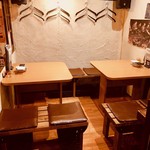 沖縄居酒屋 香の帆 - 小上がりテーブル席。8名様までご利用可