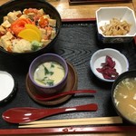 鮨芳 - (料理)サーモン親子丼