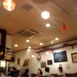 レストラン プティルッソ - 素朴で温かみのある店内。