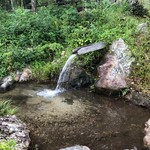 洋食 つばき - 敷地内には小川も流れてます♪