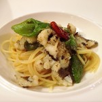 レストラン プティルッソ - （2018年7月）
      焼ハモペペロンチーノ♪
      炙り具合がたまりません (*ﾉ∀`*)