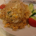 バーン・タム - 炒飯カニ入り
      ふんわりとした食感のご飯が楽しめた。