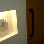 蓮 - エレベーターを降りたらすぐに入口がございます。
