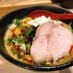 拉麺大公 - 担々麺、吊るし焼きチャーシュートッピング