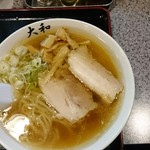 青竹手打ちラーメン 大和 - 大和の佐野ラーメン
                                
                                チャーシューは柔らかく厚みがある
                                
                                スープがなみなみで食欲をそそります