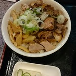 青竹手打ちラーメン 大和 - 炙りチャーシュー丼
                                
                                けっこうボリュームあります