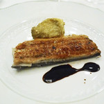 ペレグリーノ - 長良川の天然鰻の炭火焼と加茂ナスのロースト、モデナの伝統的なアチェート・バルサミコＤＯＰを添えて