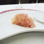 ペレグリーノ - ２９か月熟成の多田昌豊さんのペルシューに岐阜の龍の瞳というお米をココット鍋で炊き上げている