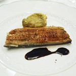 ペレグリーノ - 長良川の天然鰻の炭火焼と加茂ナスのロースト、モデナの伝統的なアチェート・バルサミコＤＯＰを添えて