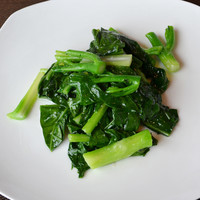 【炒时蔬/ 本地新鲜蔬菜使用】地元産新鮮野菜炒め（テイクアウト可）