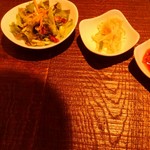 炭火焼肉・韓国料理 KollaBo - レタスサラダとナムル