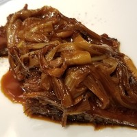 茶禅華 - ⑩葱焼魚翅
                青鮫(宮城県気仙沼産)の背鰭
                見た目の濃さとは異なり、ちょうど良い味わい
                繊維は手前から先端に掛けて徐々に細くなり、途中から黒酢を掛けて変化を楽しみます
                最後になってザ・中華らしい逸品