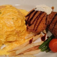紅花別館 - 日替わりのキャッツランチ。ボリューム満点で1000円！