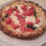 ラ・テンダ・ロッサ - ブファラとチェリートマトのピッツァ