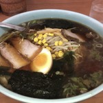 Genkotsu Ramen - 全部入りげんこつラーメン 820円   麺 中 70円