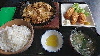 Kyarotto - 焼肉鉄板＆カキフライ定食