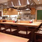 グリルニューハマヤ - 清潔感のある店内