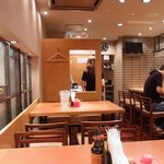 グリルニューハマヤ - 清潔感のある店内