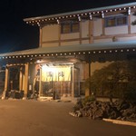 蕎傳 - 外の扉は手動、中は自動