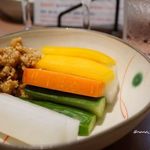 鳥てる - 野菜スティックそぼろ添え