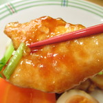 Yorokobi - 自然食ランチ　日替りワンコイン定食　５００円（税込）の鶏肉照り焼きのアップ【２０１８年１０月】