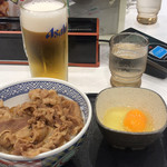 吉野家 - 牛丼並 ¥380- 玉子 ￥60- 生ビール ¥380- (2018/10/05)