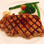 クック・タイゾウ - メインの和牛ステーキ、とても柔らかだ