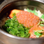 産直青魚専門 恵比寿 御厨 - 【本日の土鍋ご飯】秋鮭といくらの土鍋ご飯@1,600円