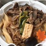 旅弁当 駅弁にぎわい - すき焼き御飯（神戸）アツアツで食べれるよ☆