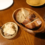 レストランユニック - チャージ（＠540円ｘ2）代わりの豚のリエットと自家製パン