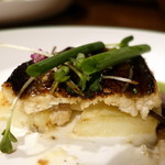 レストランユニック - 燻製アナゴ赤ワインソース、ジャガイモ添え 3,240円、シェア後