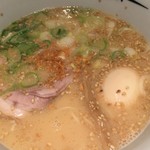 ちゃぶとん - ちゃぶとんラーメン + 煮玉子
フライドエシャロット がイイ！