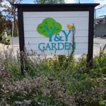 ワイワイガーデン - 看板とラベンダー