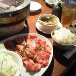 炭火焼肉　邯鄲 - カルビランチ（ＴＪコラボＶｒ)￥980