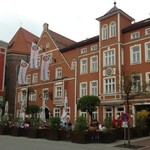 Gaststätte zum Erdinger Weissbräu - 本社とホテルの全景