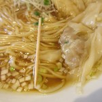 中華そば 龍の眼 - 麺の細さと雲吞