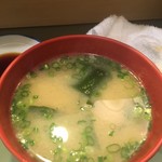 大和寿司 - 魚のアラ（鯵？）で出汁を摂った味噌汁
