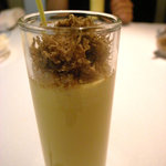 カセント - サマートリュフとマカデミアンナッツを削ったとうもろこしのスープ