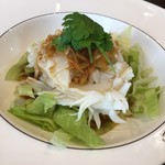 ナンプラーをベースに和風なイメージもあるソース、サラダ感覚でさっぱりして美味しい