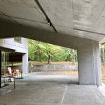 Porcupine - 出入口からカフェ方向を