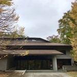 Porcupine - セゾン現代美術館の外観