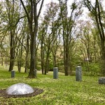 Porcupine - ストーンサークルのようなオブジェ