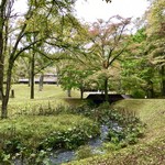 Porcupine - 橋の向こうに美術館